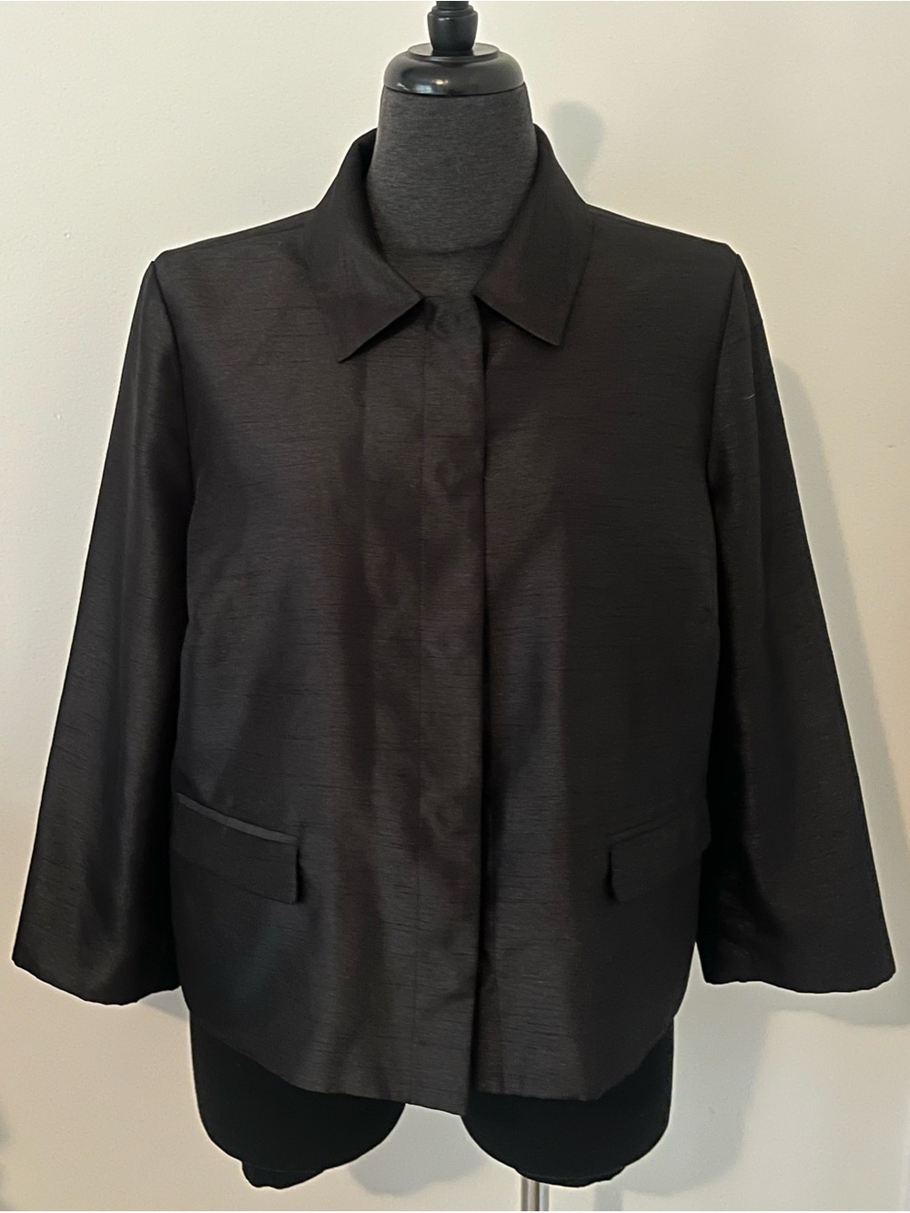 Like new Chico's Black Women's Tailored Collar Jacket